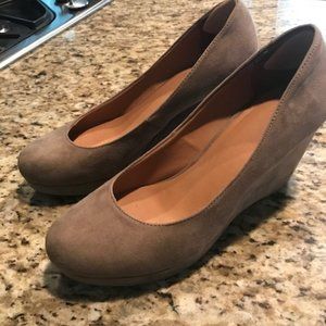 Nine West Taupe Suede Wedge Heels size 11